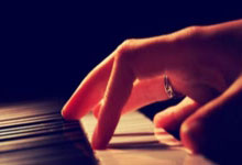 张帅2-0赢球，晋级WTA500查尔斯顿资格赛决胜轮.